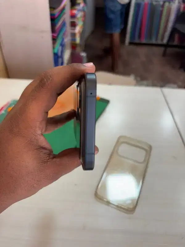 Nothing Phone (4a) Pro 12GB / 256GB Black — Used, 9 Months Old thumbnail 3