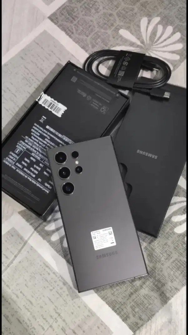 Samsung Galaxy S24 Ultra 256GB Titanium Black — Supermint, 8 Months Old thumbnail 2